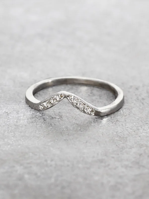 Milgrain Peak Diamond Leaf Ring