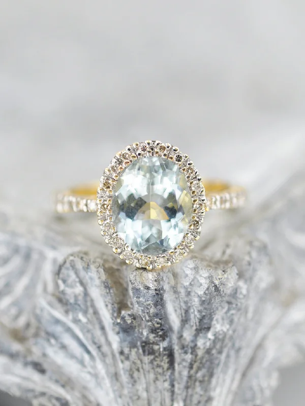 14K Oval Aquamarine Diamond Halo Ring