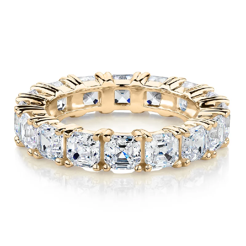 All-rounder eternity band with 5.46 carats* of diamond simulants in 10 carat yellow gold