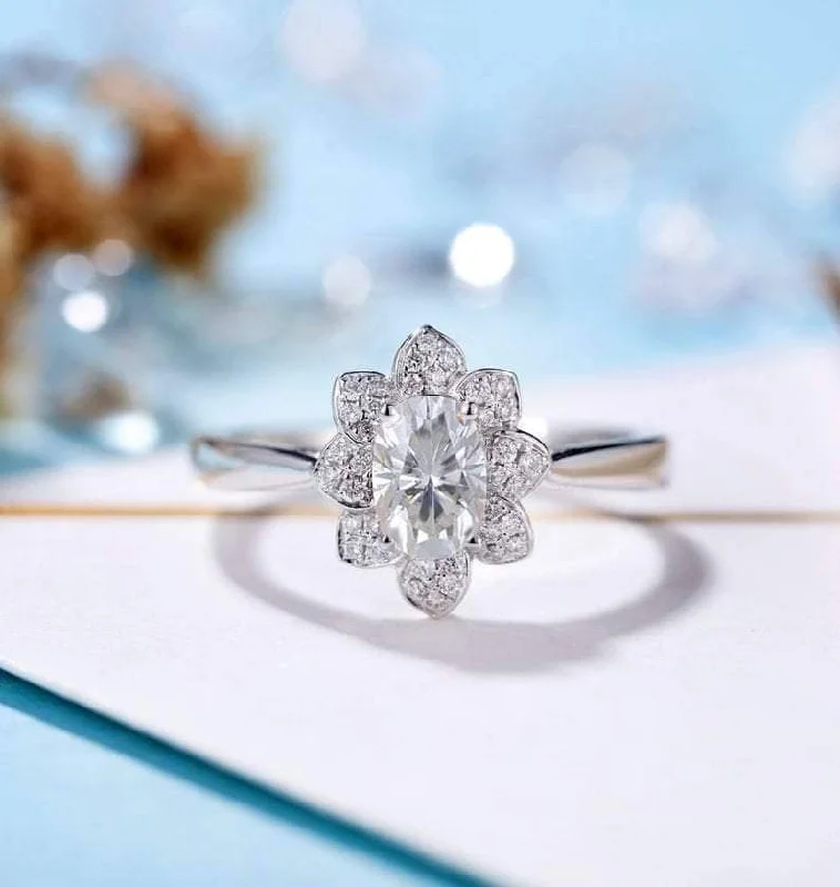 18k White Gold 1ct 5*7mm Oval Cut Diamond Lotus Shaped Engagement Ring