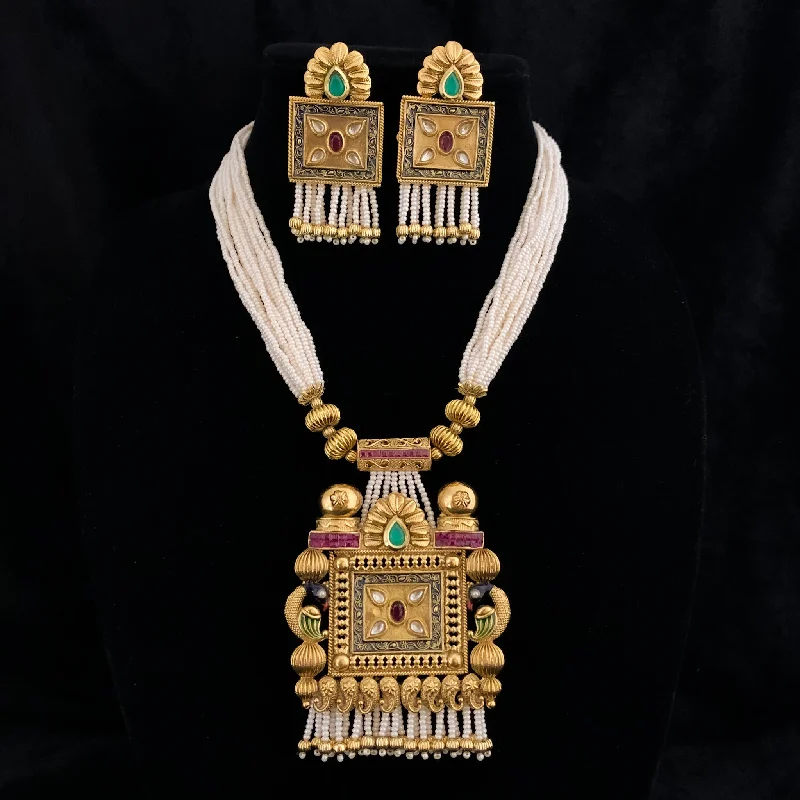 Splendid Pearl Mala Necklace with Antique Gold square pendant