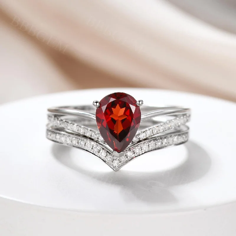 1.1 Carat Pear Shaped Garnet Wedding Set Diamond Engagement Ring 14k White Gold Curved V matching band