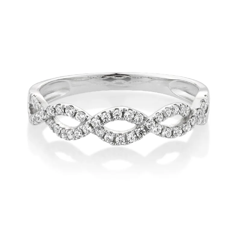 Wedding or eternity band in 10 carat white gold