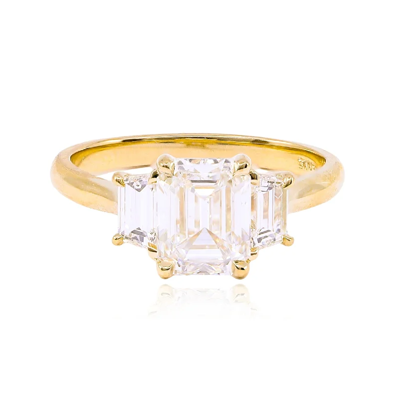 18K YELLOW GOLD 3 STONE EMERALD-CUT DIAMOND ENGAGEMENT RING - 2.24CTW