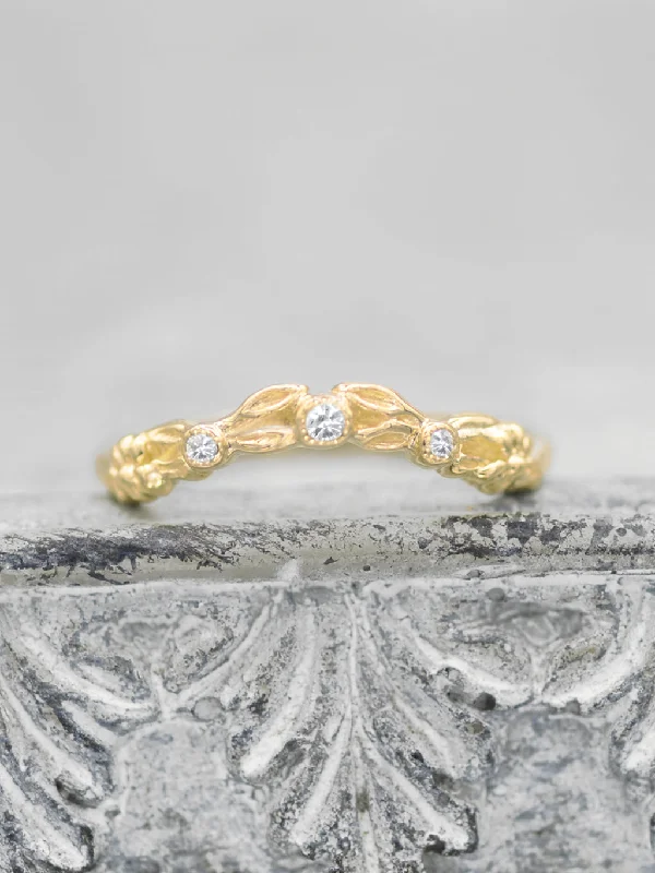 14K Enchanted Diamonds + Leaves - Curved Band