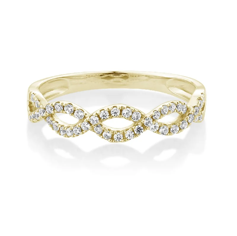 Wedding or eternity band in 10 carat yellow gold